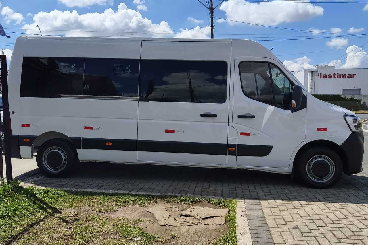 Renault Master Minibus - 23/24 6