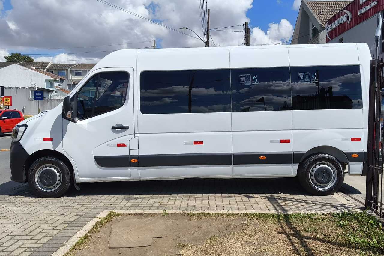Renault Master Minibus - 23/24 11