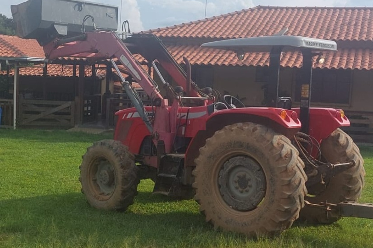 Massey Ferguson 4275 - 12/12 2