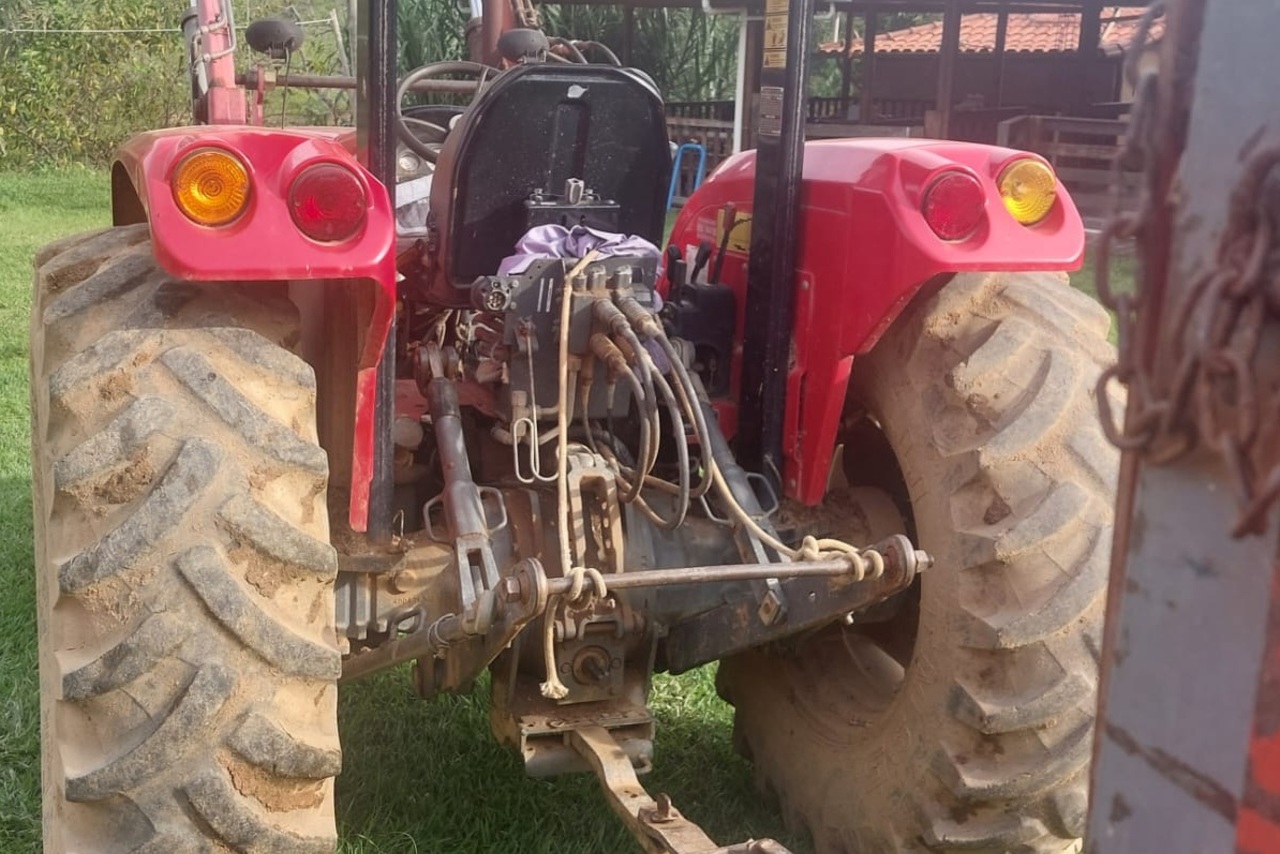 Massey Ferguson 4275 - 12/12 10
