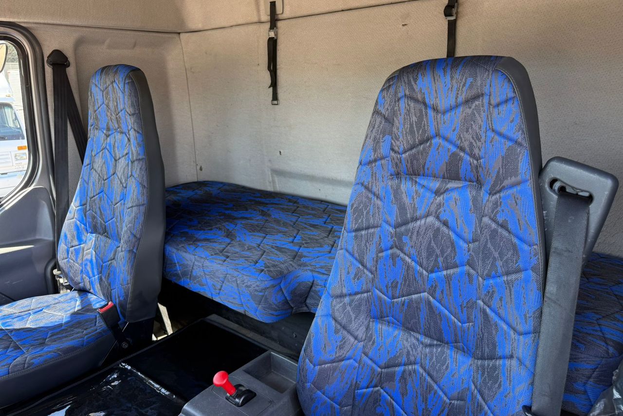 Volvo VM260 - 11/11 9