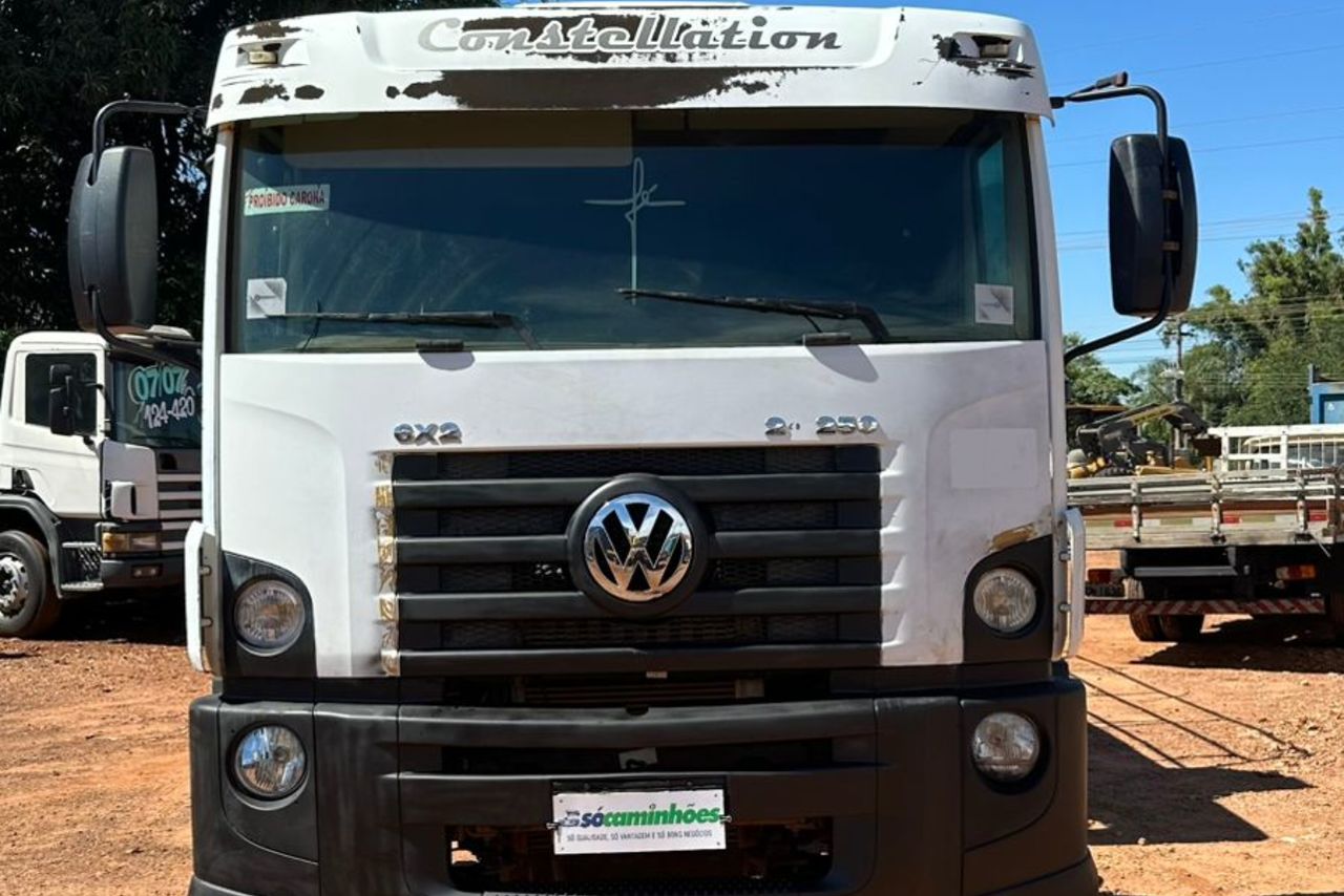 Volkswagen 24-250 E Constellation 3-Eixos - 11/11 2