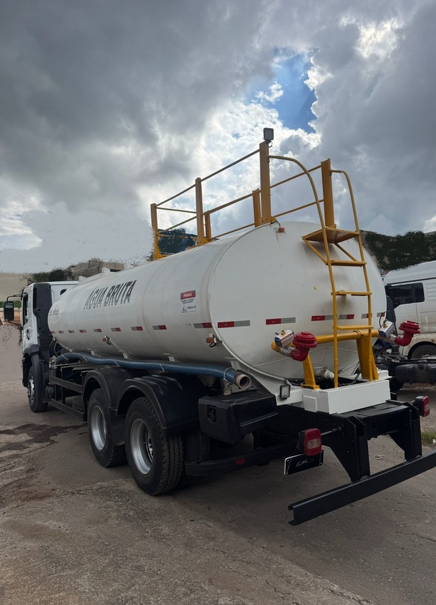 Volkswagen 31-330 E Constellation 6x4 - 13/13 2