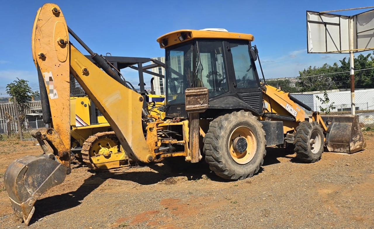 JCB 3C - 11/11 10