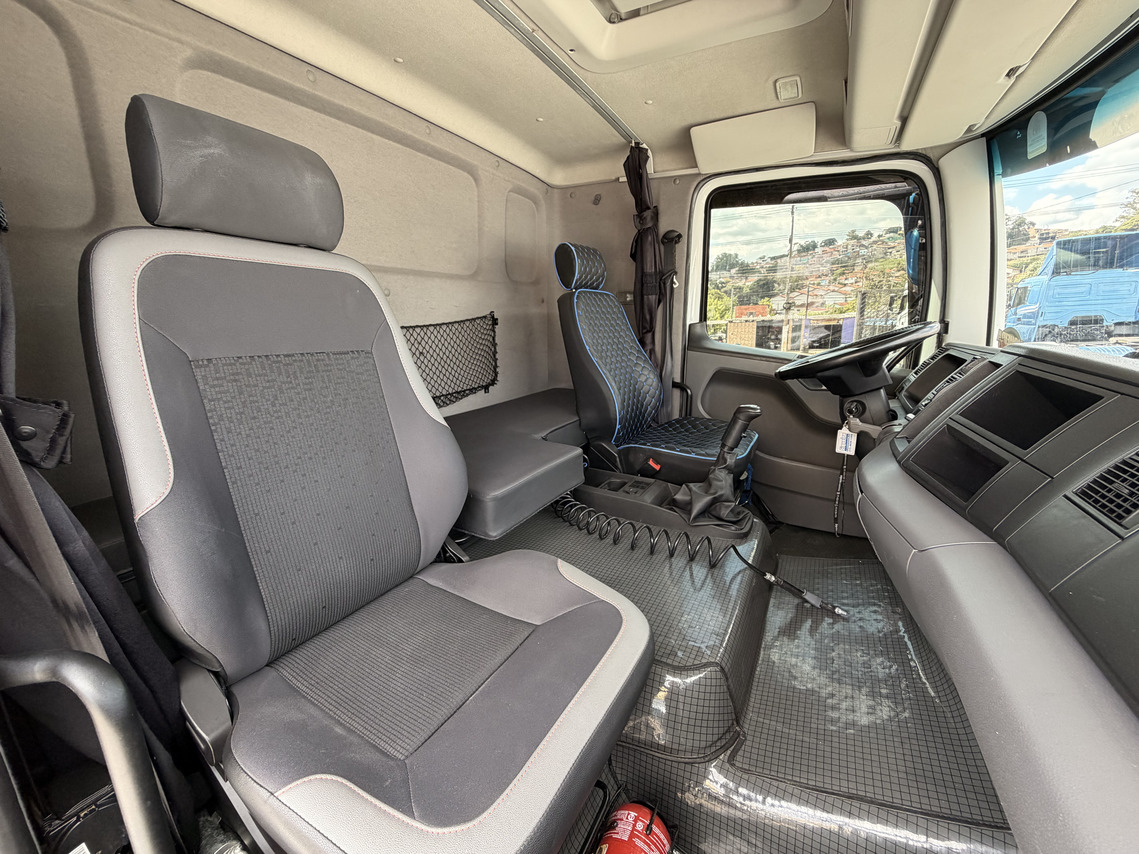 Volkswagen 24-280 E Constellation 8x2 - 22/23 11