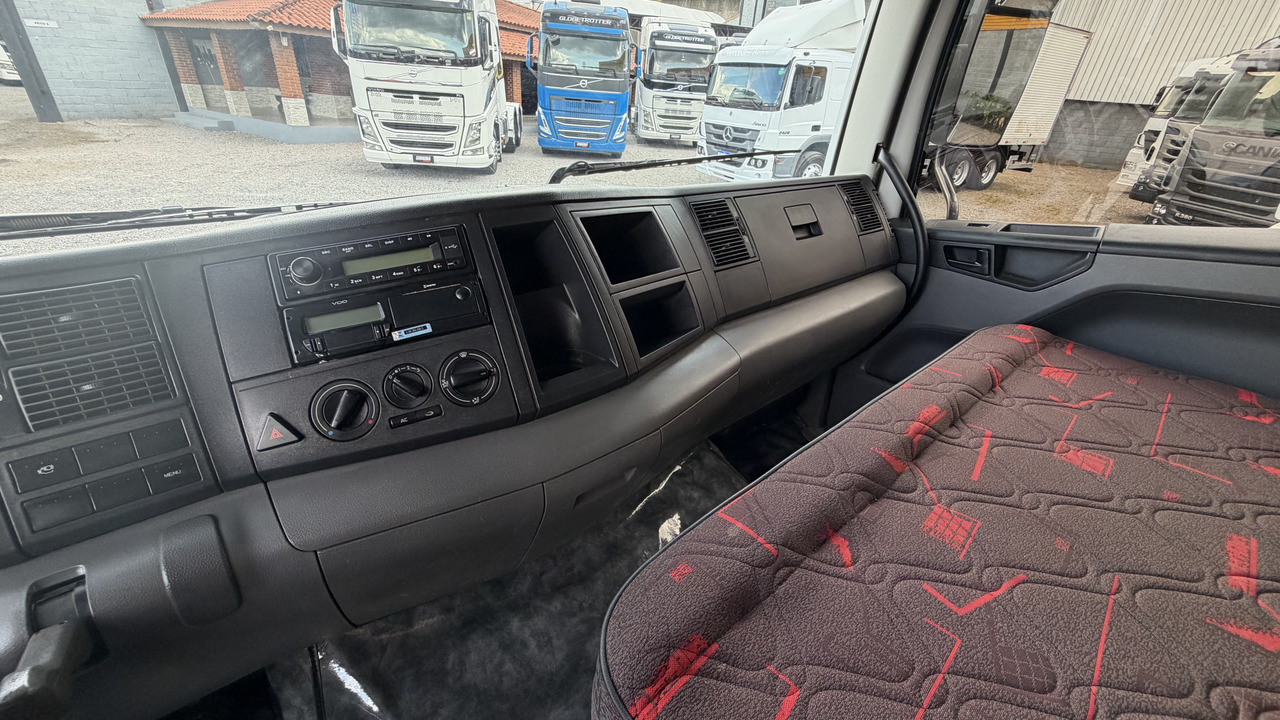 Volkswagen 24-280 E Constellation 6x2 - 22/23 12