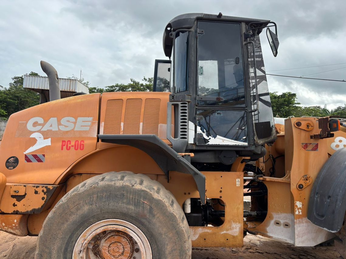 Case 821E - 20/08 4