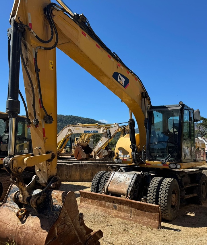 Caterpillar 318D2 - 15/15 2