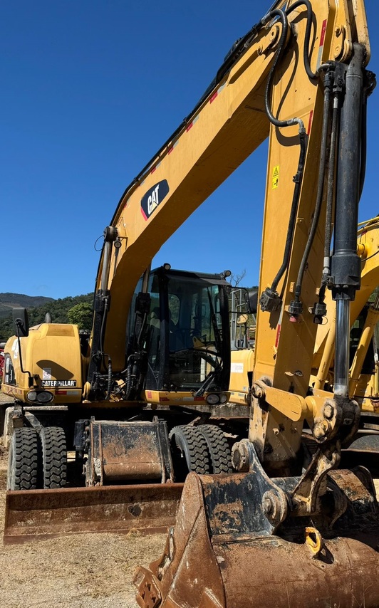 Caterpillar 318D2 - 15/15 4