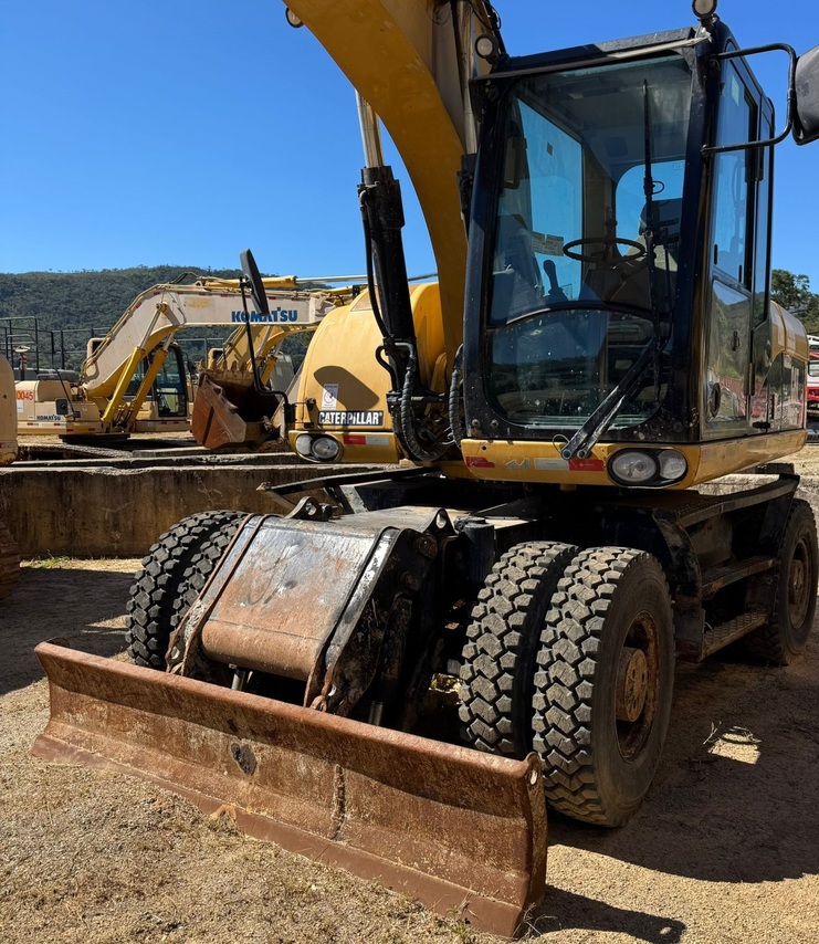 Caterpillar 318D2 - 15/15 5