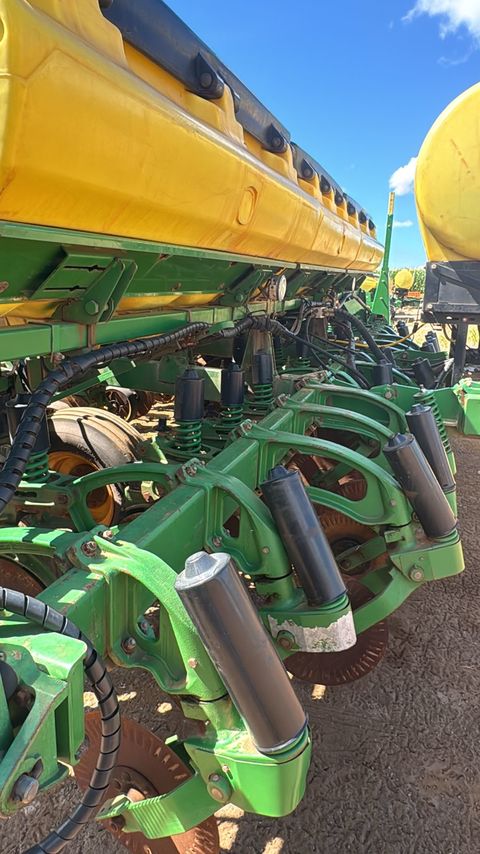 John Deere 2113 - 14/14 2