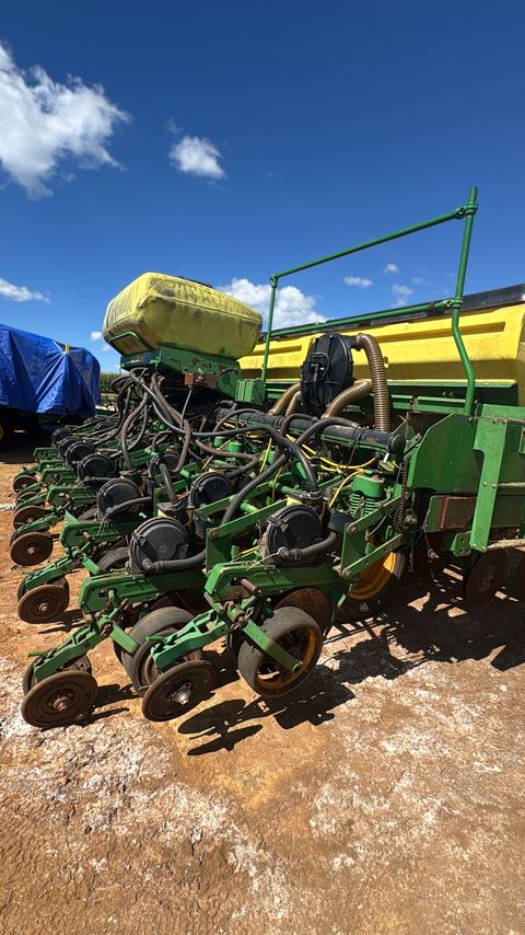 John Deere 2113 - 14/14 3