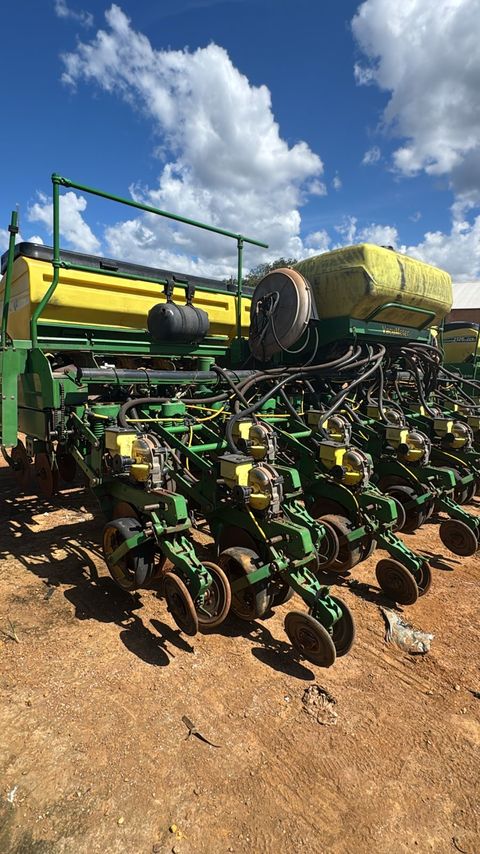 John Deere 2113 - 14/14 4