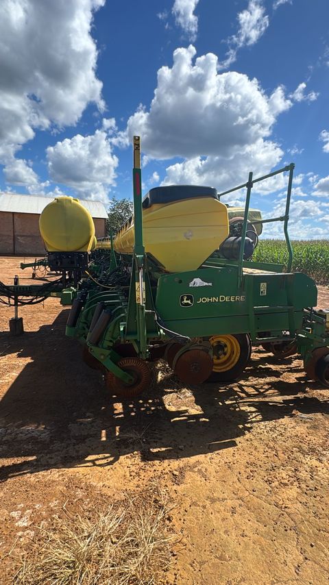 John Deere 2113 - 14/14 6