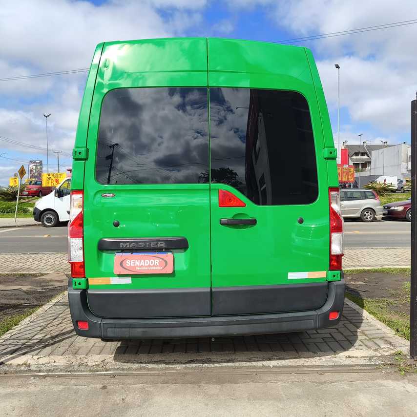 Renault Master Minibus - 19/20 11