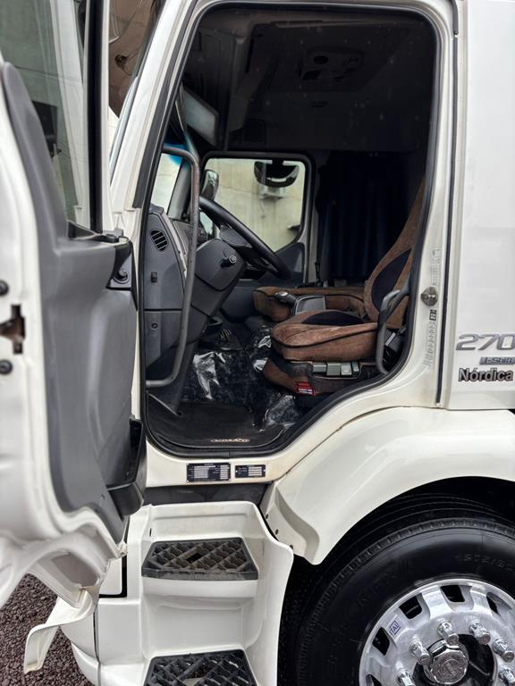 Volvo VM 270 - 16/17 8