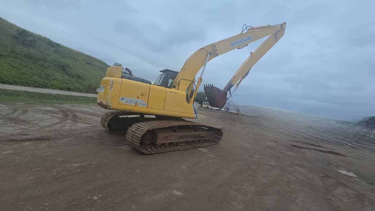 New Holland E215B - 12/12 3