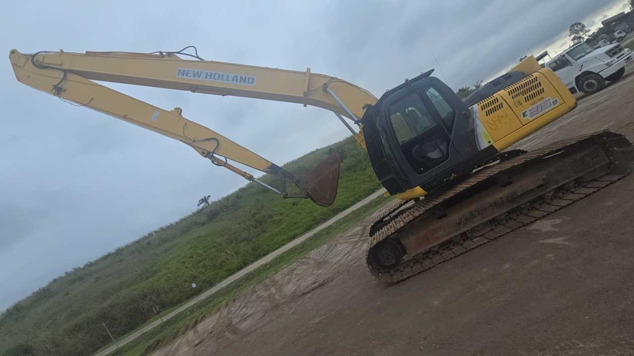 New Holland E215B - 12/12 7