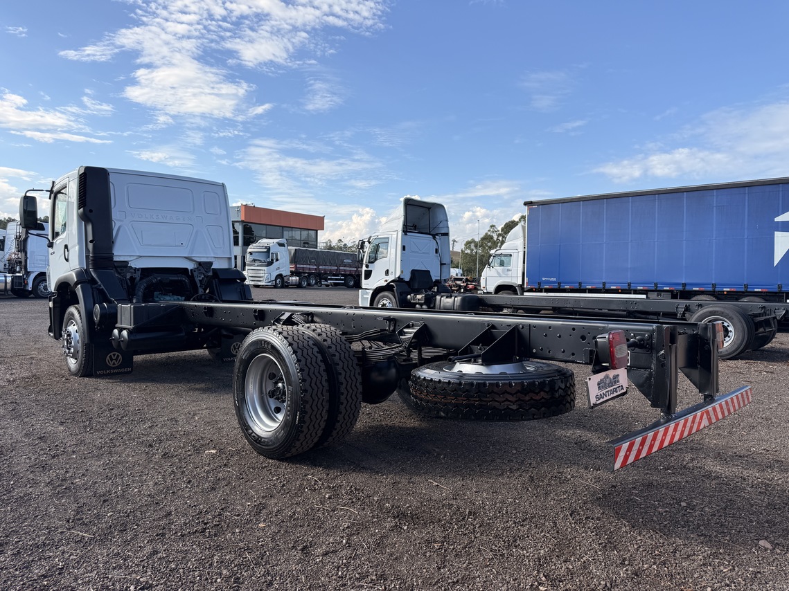Volkswagen 17-230 E Constellation (DIESEL)(E5) - 16/17 5