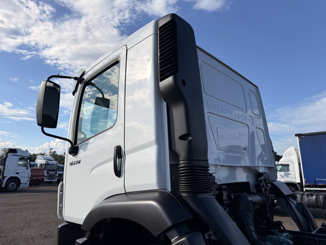 Volkswagen 17-230 E Constellation (DIESEL)(E5) - 16/17 7