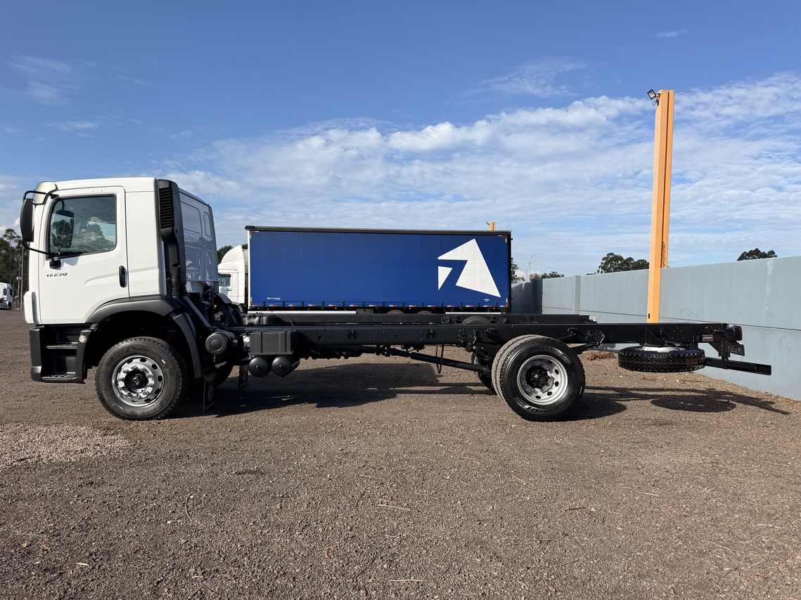 Volkswagen 17-230 E Constellation (DIESEL)(E5) - 16/17 8