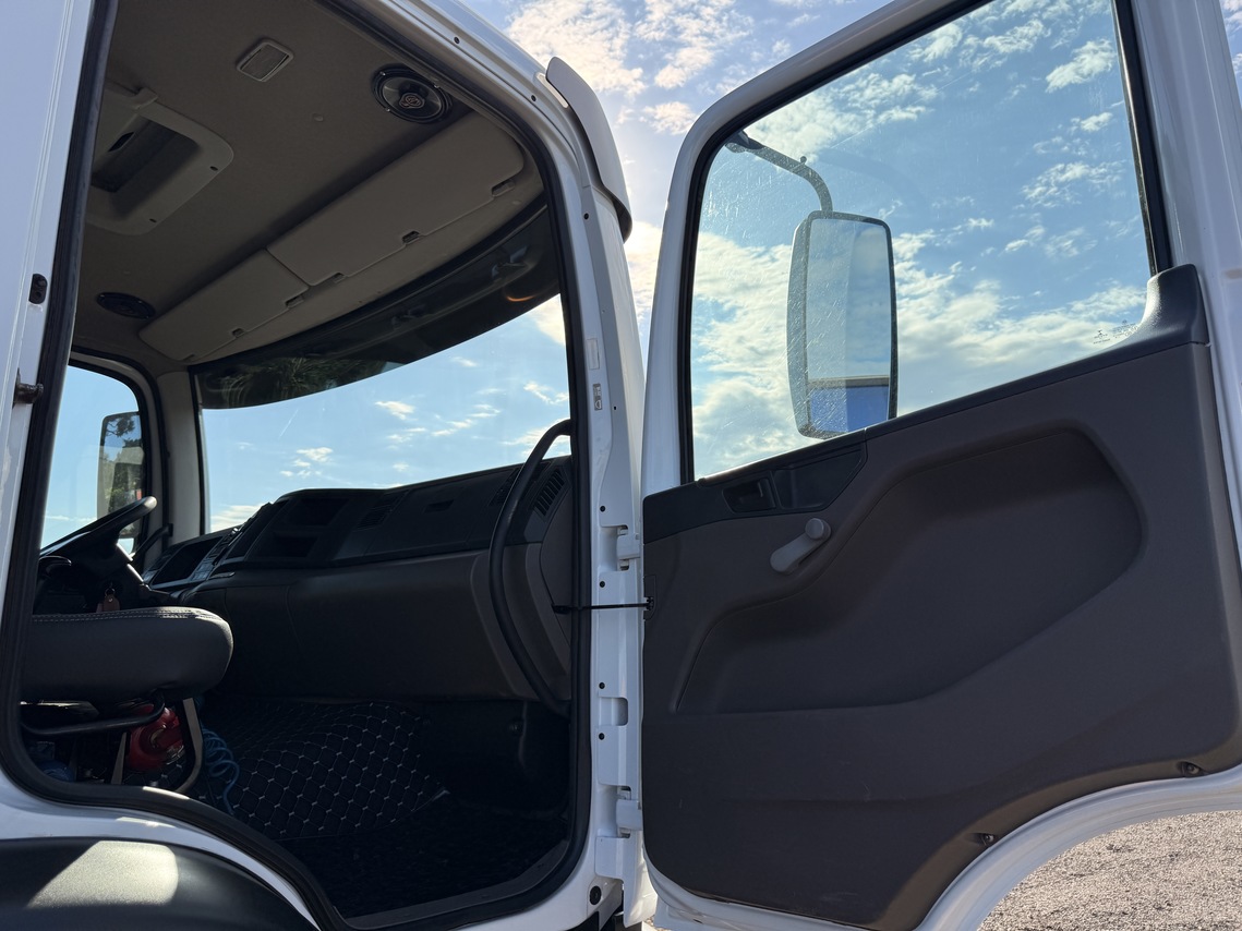 Volkswagen 17-230 E Constellation (DIESEL)(E5) - 16/17 15