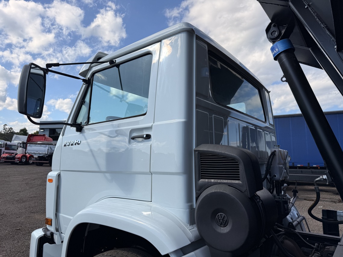 Volkswagen 23 210 - 02/02 7