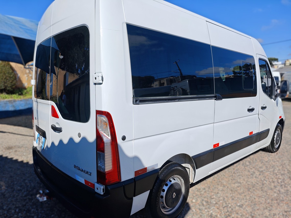 Renault Master Minibus - 14/15 10