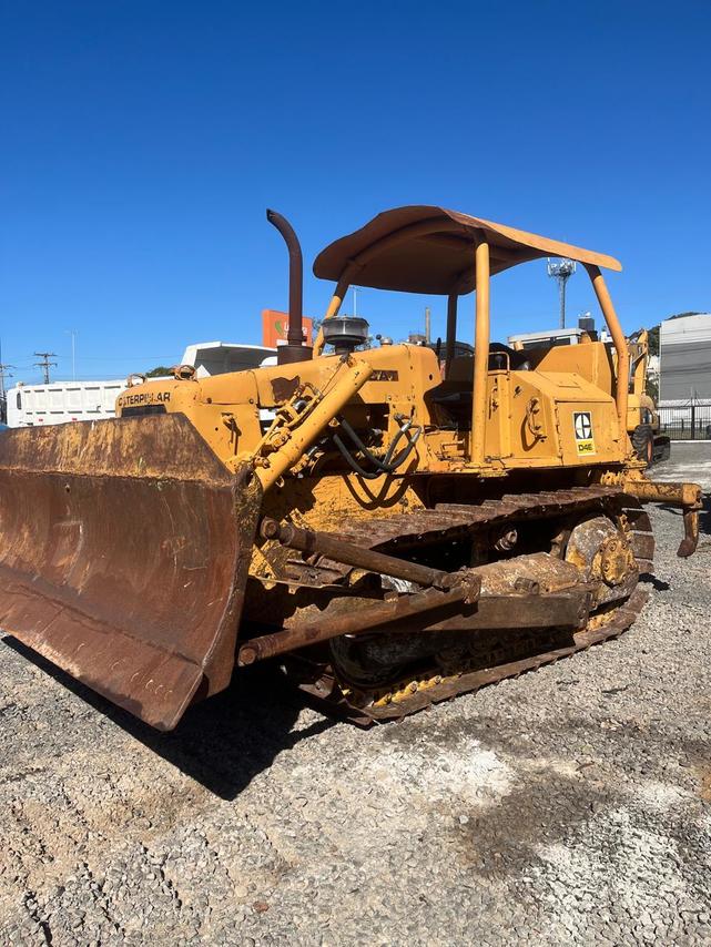 Caterpillar D4E -  8