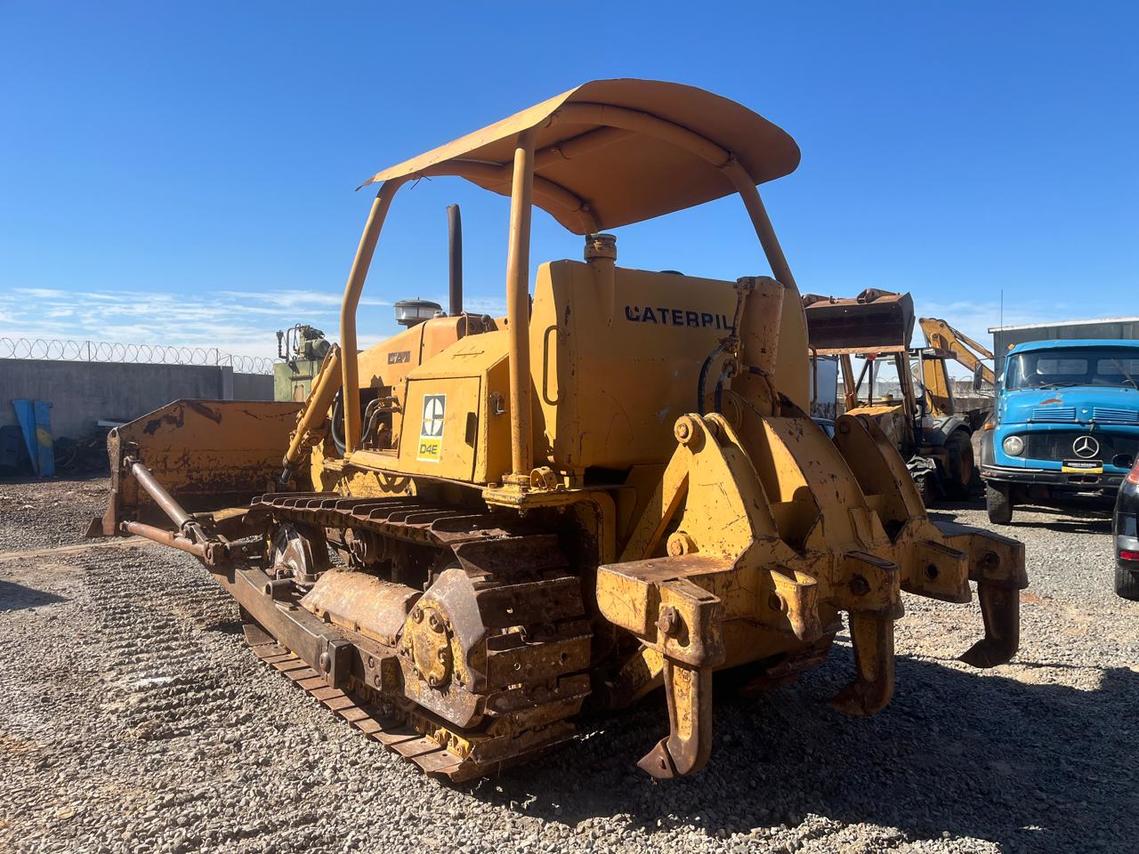 Caterpillar D4E -  10