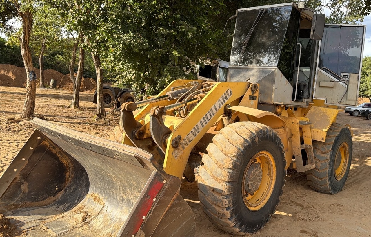 New Holland 12C - 12/12 5