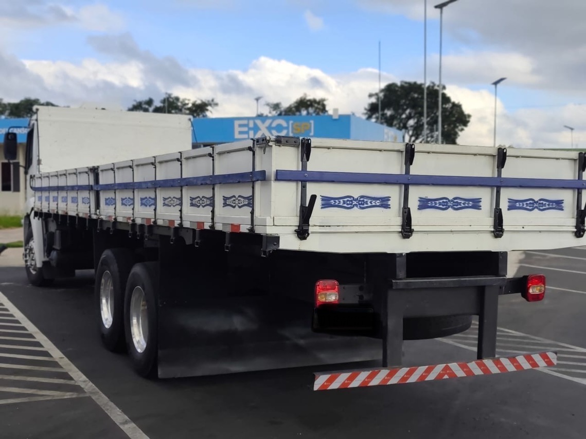 Volkswagen 19-320 Titan - 06/06 2