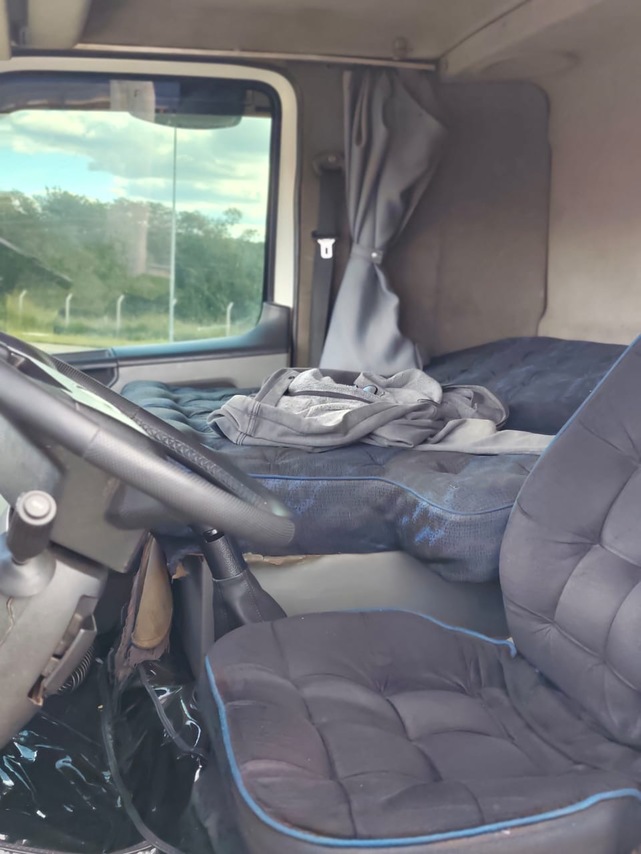 Volkswagen 19-320 Titan - 06/06 3