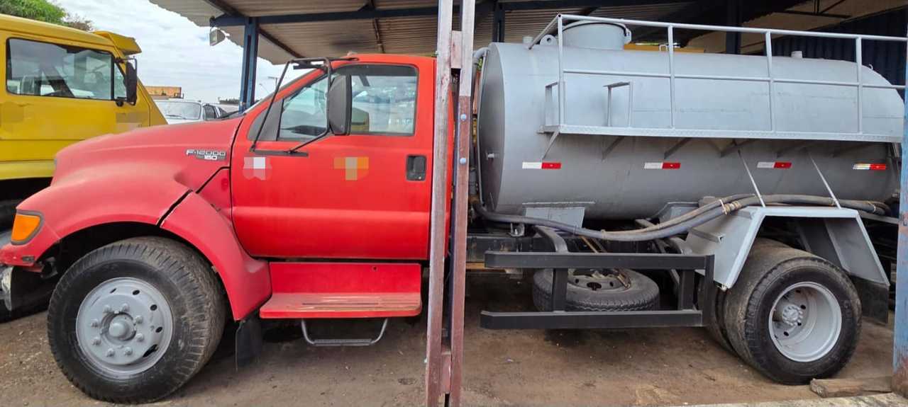 Ford F12000 - 99/99 8