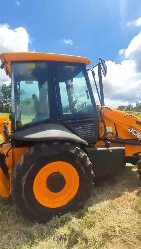 JCB 3C - 12/12 10