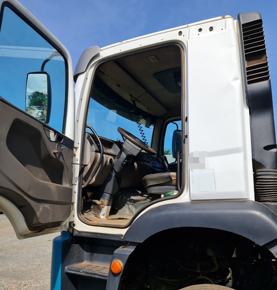 Volkswagen 31-330 E Constellation 6x4 - 13/13 4