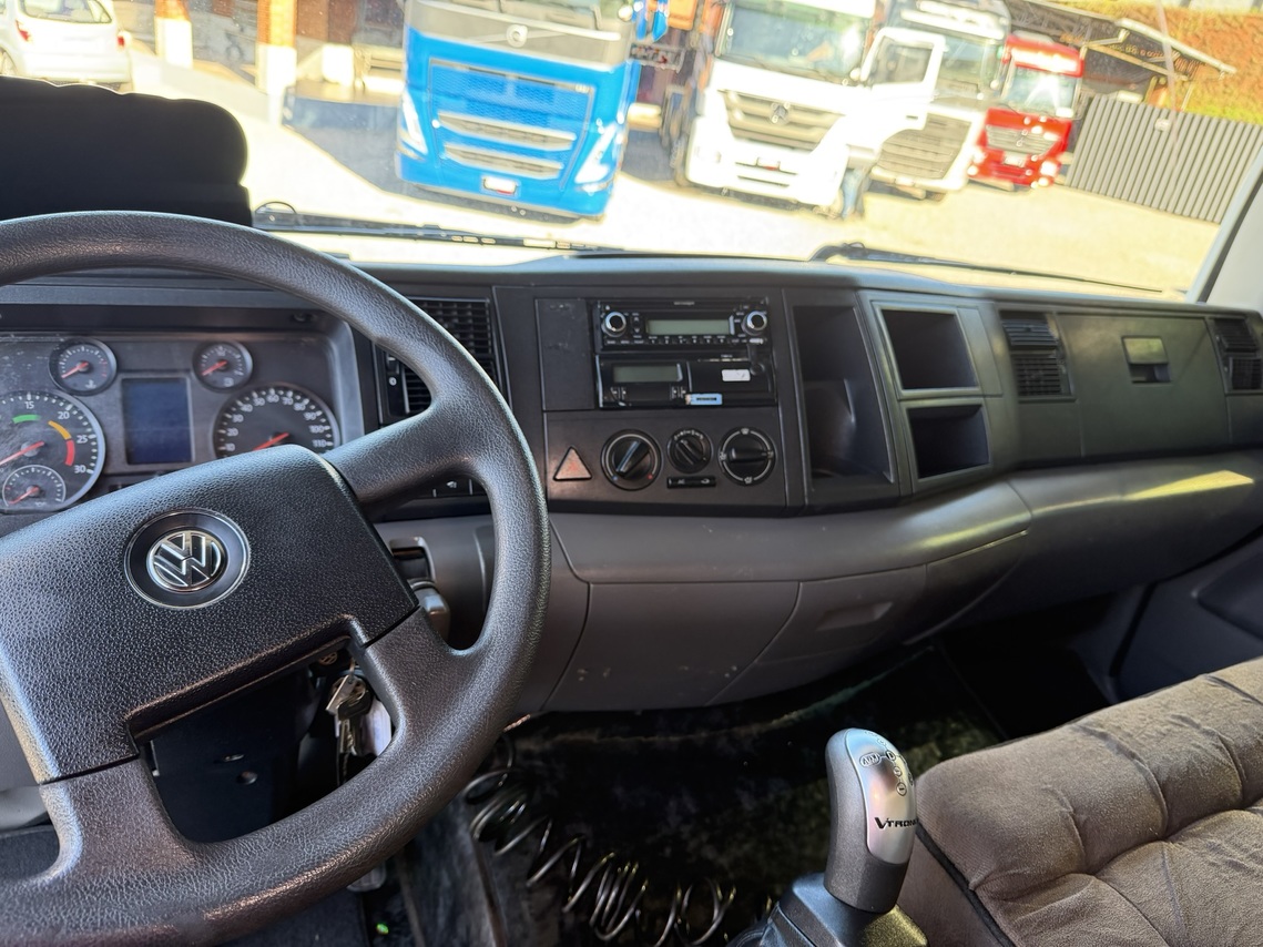 Volkswagen 30-330 Constellation 8x2 - 21/22 6