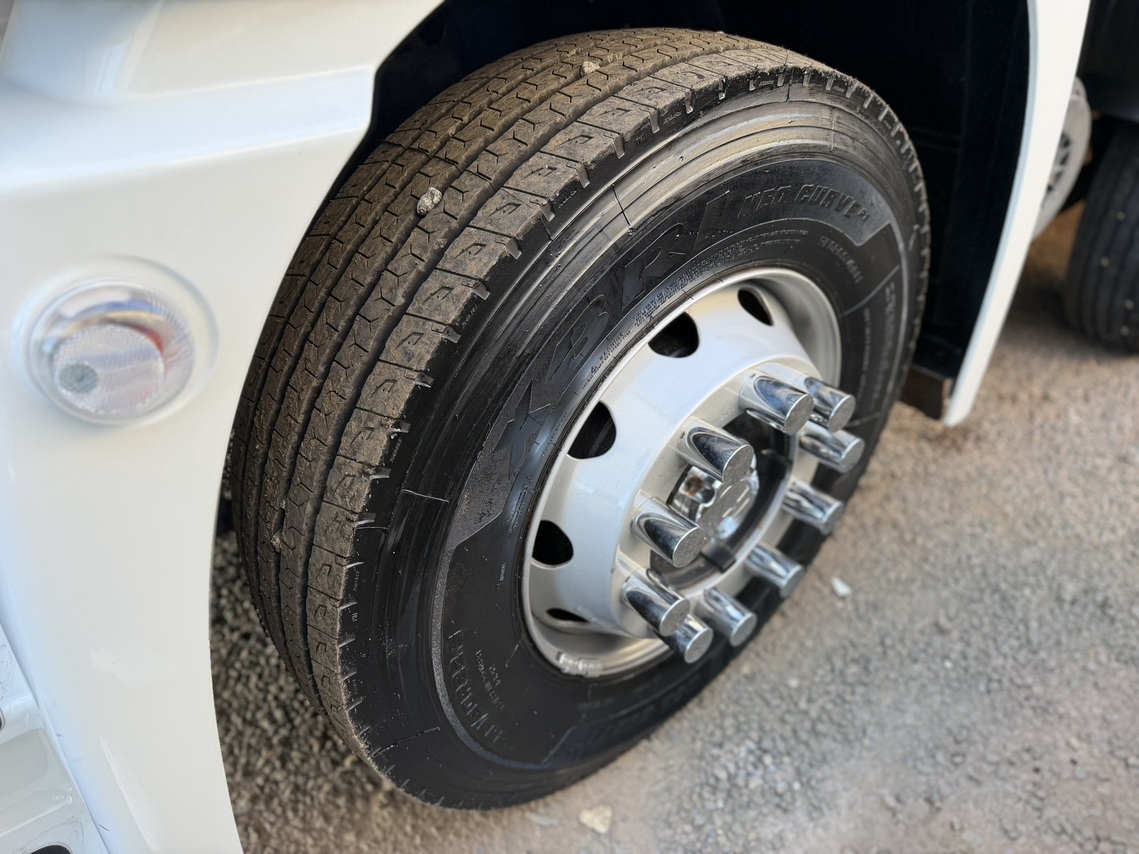 Volkswagen 30-330 Constellation 8x2 - 21/22 11