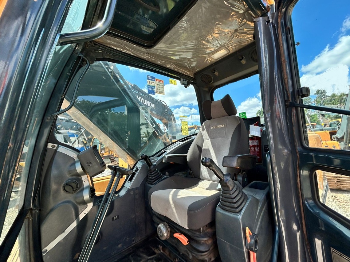 Hyundai R220 LC - 20/20 6