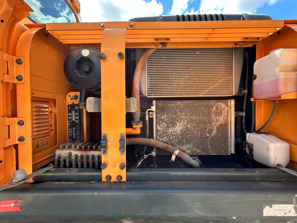 Hyundai R220 LC - 20/20 10