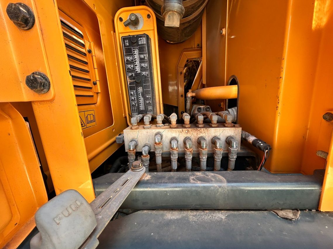 Hyundai R220 LC - 20/20 14