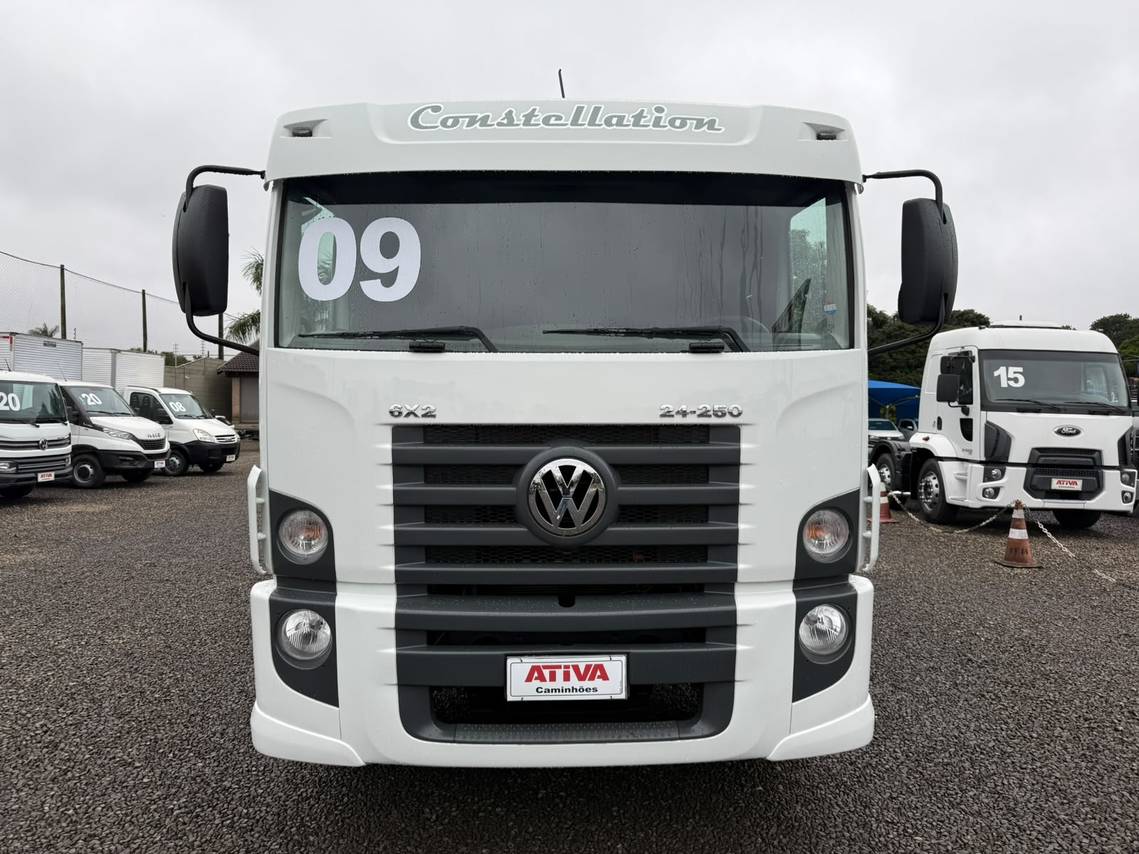 Volkswagen 24-250 E Constellation 3-Eixos - 08/09 2