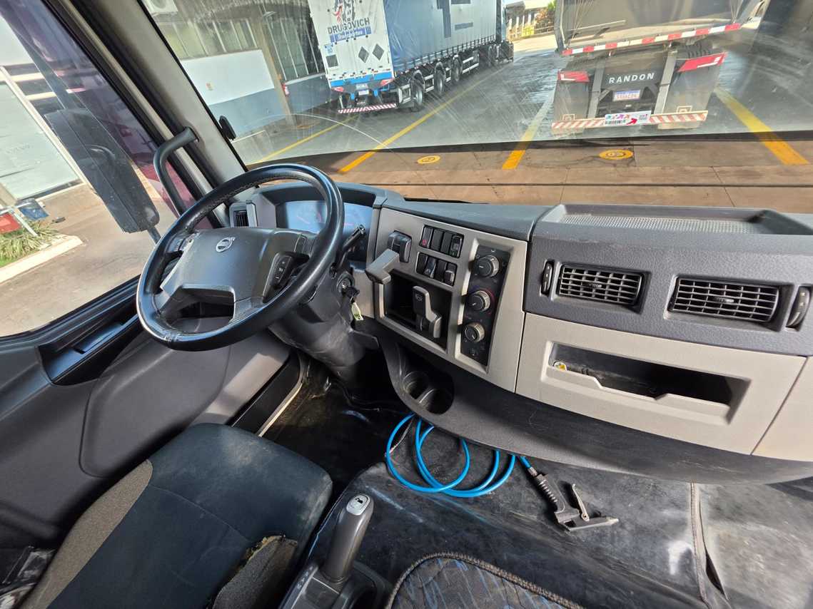Volvo VM 330 - 13/13 2