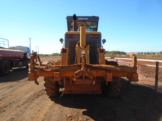 Komatsu GD555-3 - 08/08 6
