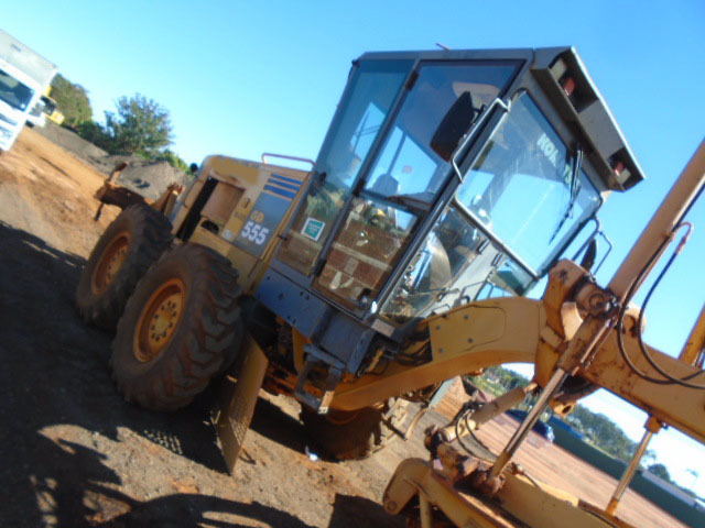 Komatsu GD555-3 - 08/08 11