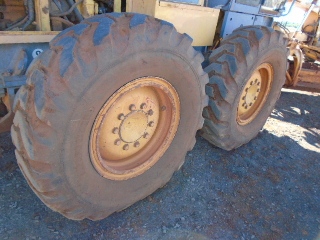 Komatsu GD555-3 - 08/08 12