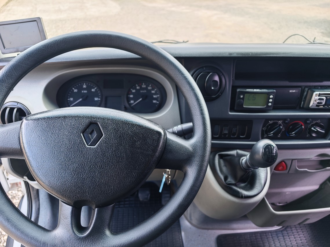 Renault Master Minibus - 11/12 7
