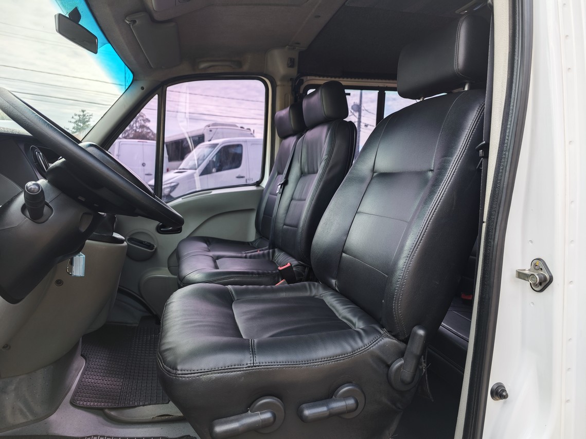 Renault Master Minibus - 11/12 17