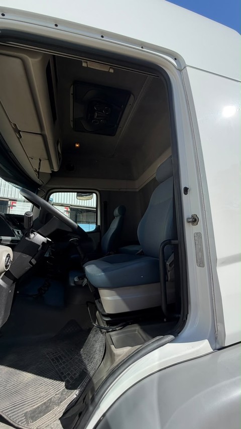 Volkswagen 24-250 E Constellation 3-Eixos - 08/08 8