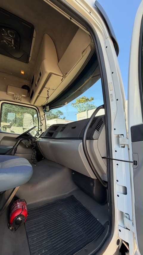 Volkswagen 24-250 E Constellation 3-Eixos - 08/08 11